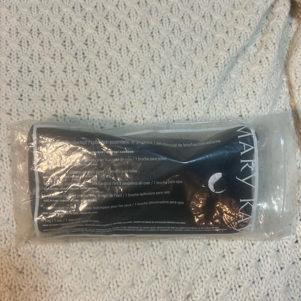 Mary Kay Makeup Brush Set in Black